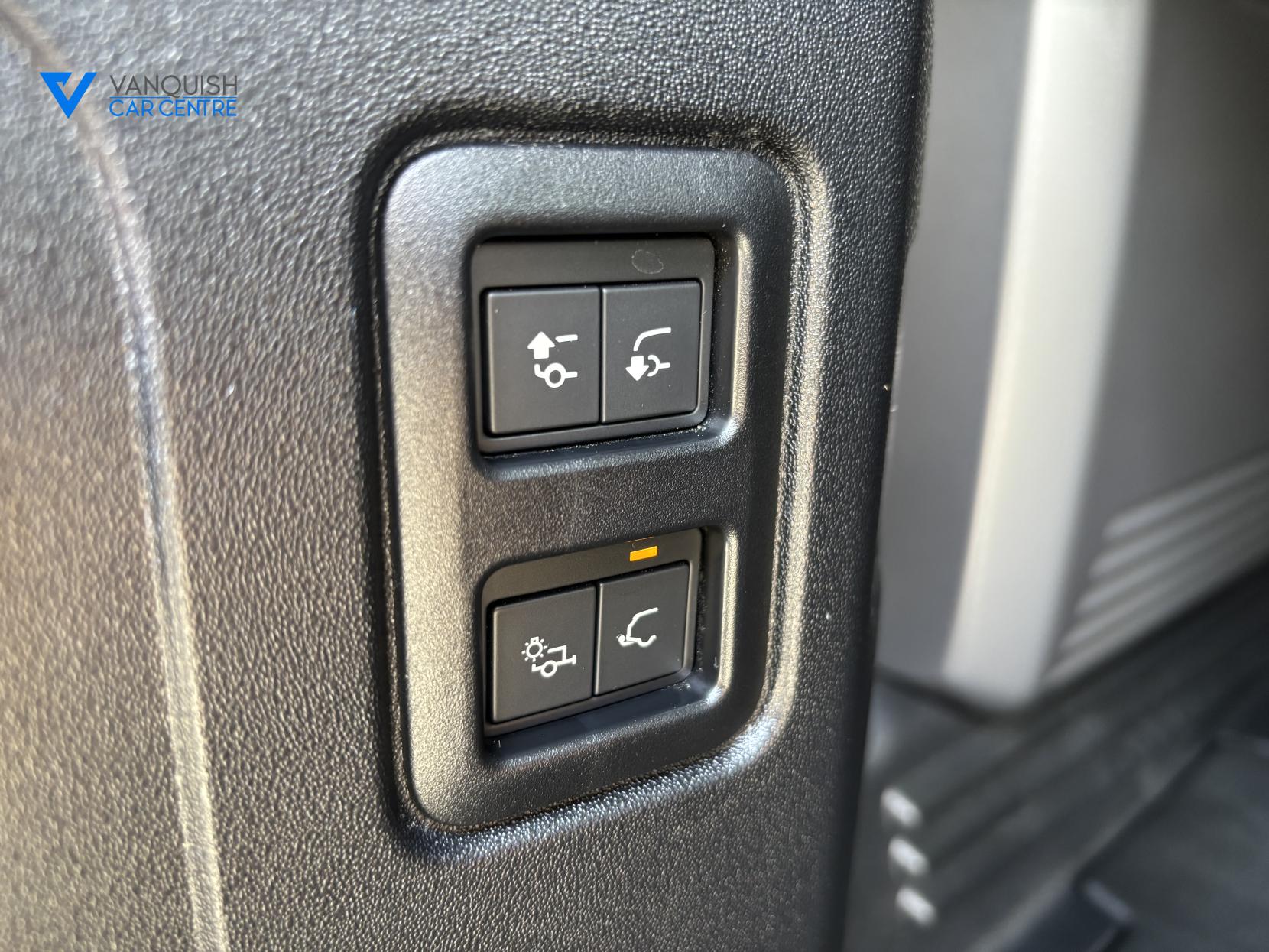Land Rover Defender 110 3.0 D300 MHEV X-Dynamic HSE SUV 5dr Diesel Auto 4WD Euro 6 (s/s) (300 ps)