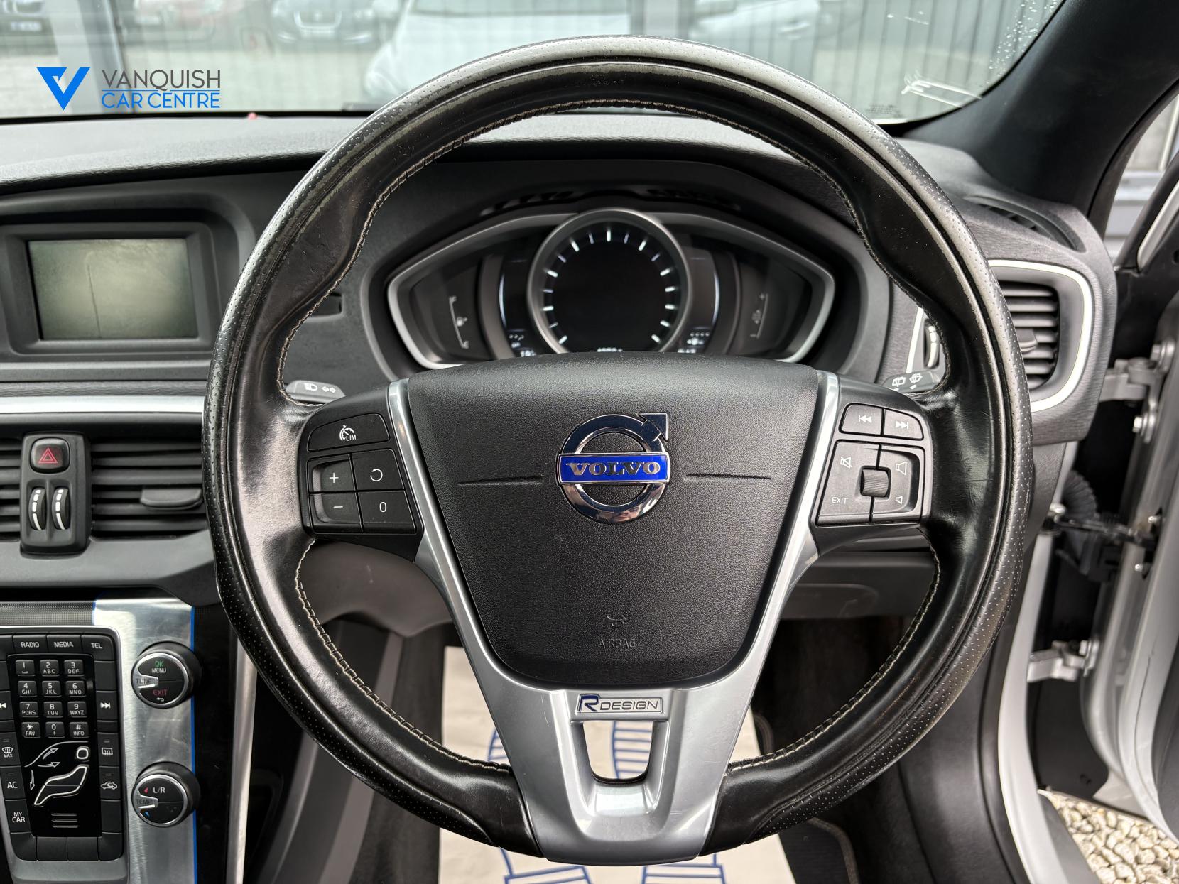 Volvo V40 2.0 T2 R-Design Hatchback 5dr Petrol Manual Euro 6 (s/s) (122 ps)