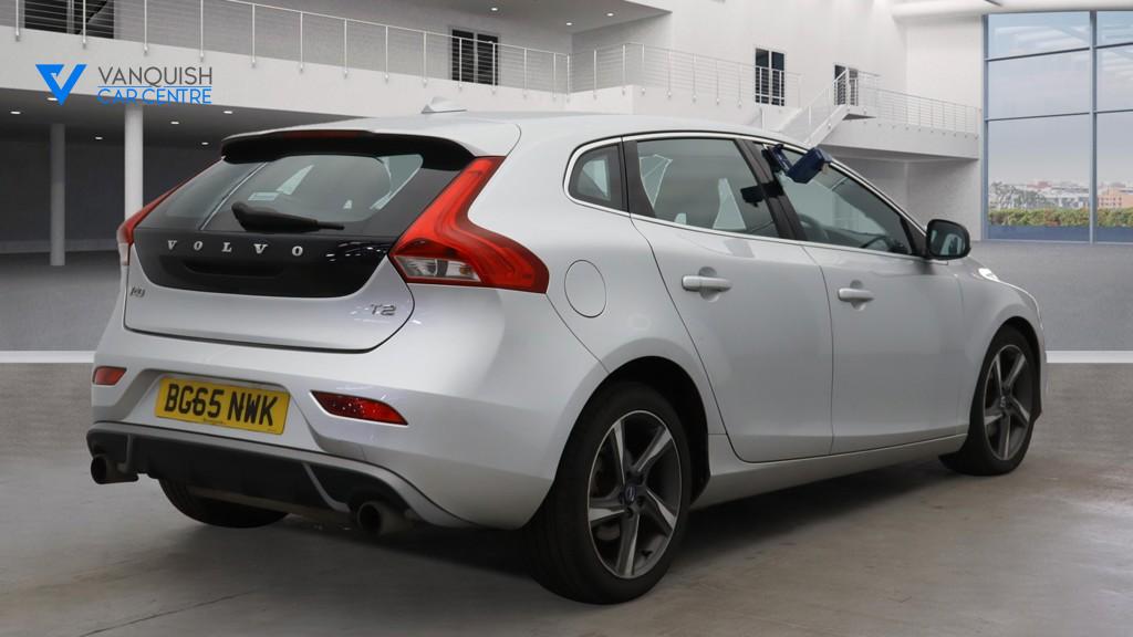 Volvo V40 2.0 T2 R-Design Hatchback 5dr Petrol Manual Euro 6 (s/s) (122 ps)