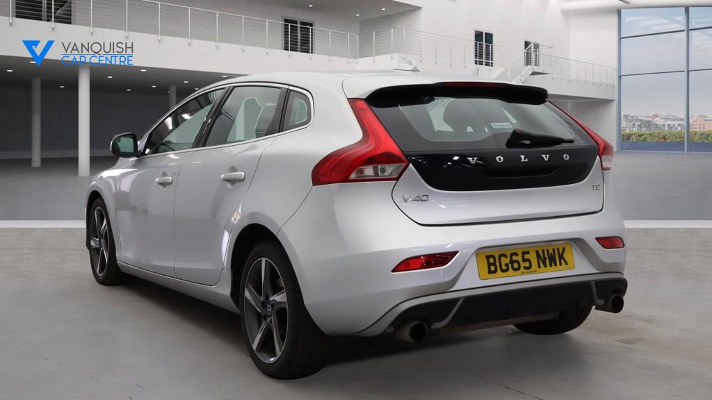 Volvo V40 2.0 T2 R-Design Hatchback 5dr Petrol Manual Euro 6 (s/s) (122 ps)