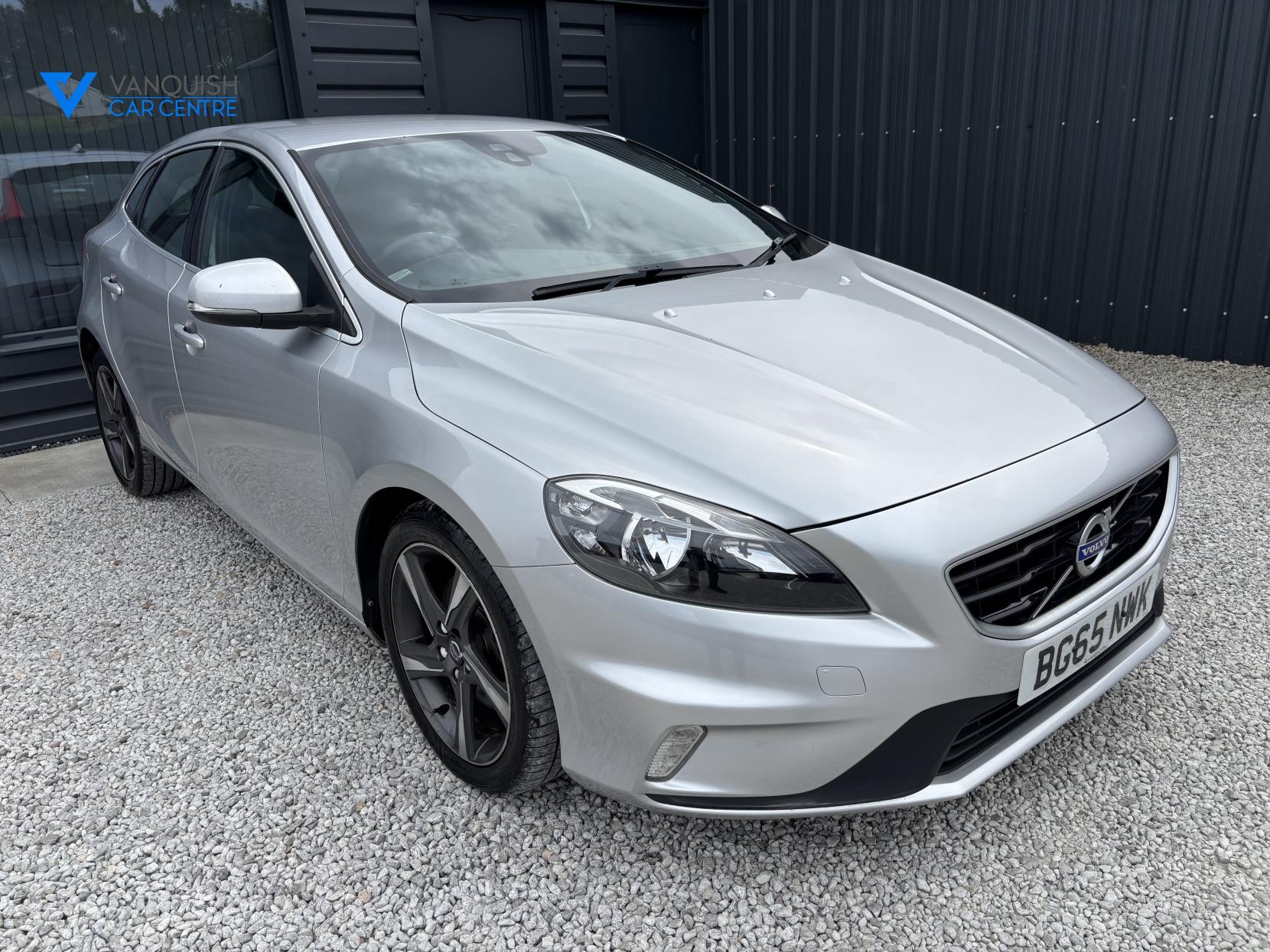 Volvo V40 2.0 T2 R-Design Hatchback 5dr Petrol Manual Euro 6 (s/s) (122 ps)