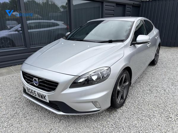 Volvo V40 2.0 T2 R-Design Hatchback 5dr Petrol Manual Euro 6 (s/s) (122 ps)
