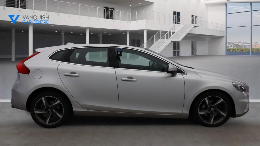 Volvo V40 2.0 T2 R-Design Hatchback 5dr Petrol Manual Euro 6 (s/s) (122 ps)