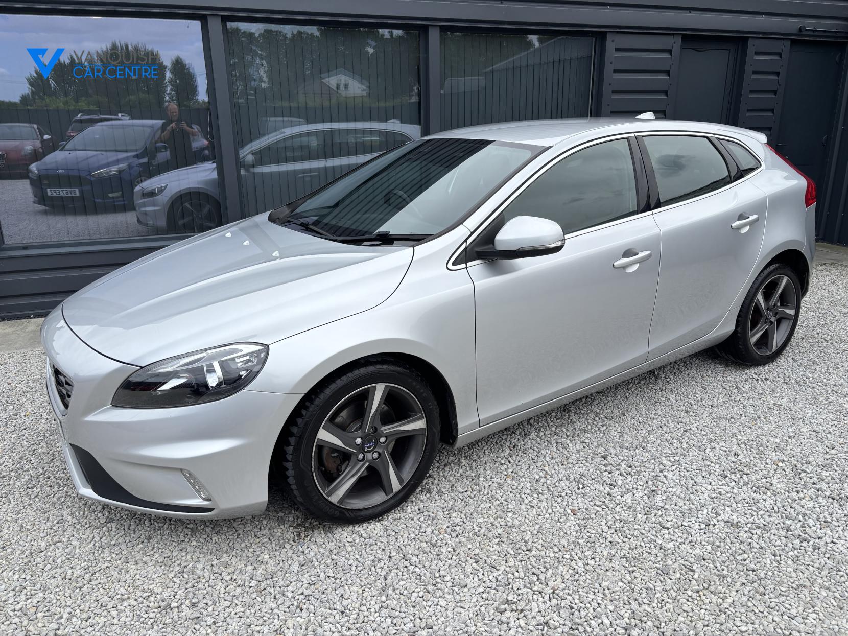 Volvo V40 2.0 T2 R-Design Hatchback 5dr Petrol Manual Euro 6 (s/s) (122 ps)