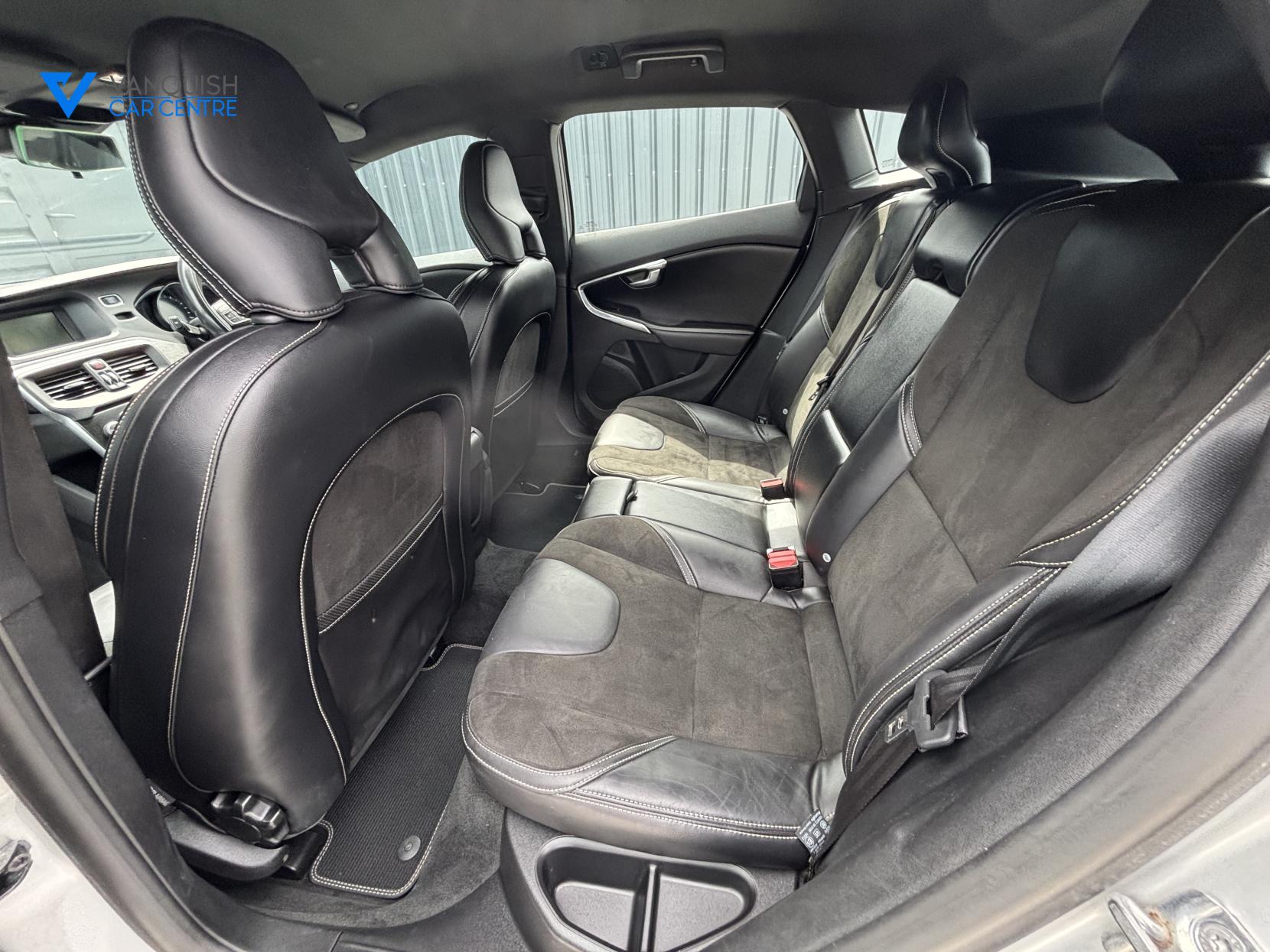 Volvo V40 2.0 T2 R-Design Hatchback 5dr Petrol Manual Euro 6 (s/s) (122 ps)