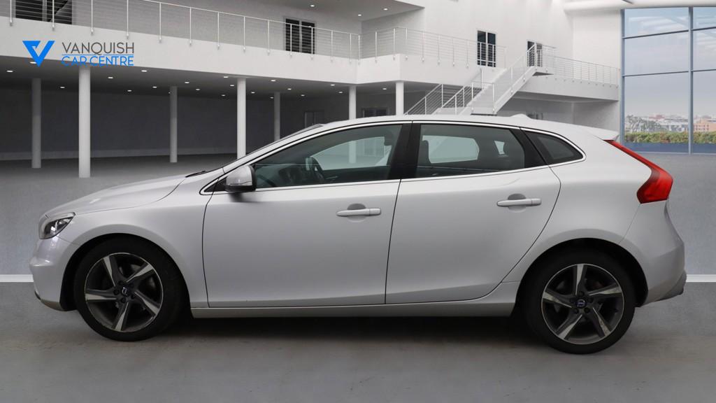 Volvo V40 2.0 T2 R-Design Hatchback 5dr Petrol Manual Euro 6 (s/s) (122 ps)