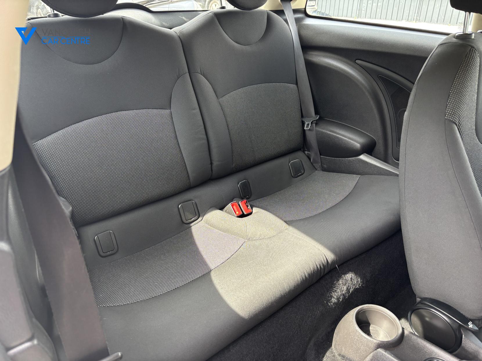 MINI Hatch 1.6 One D Hatchback 3dr Diesel Manual Euro 5 (s/s) (90 ps)