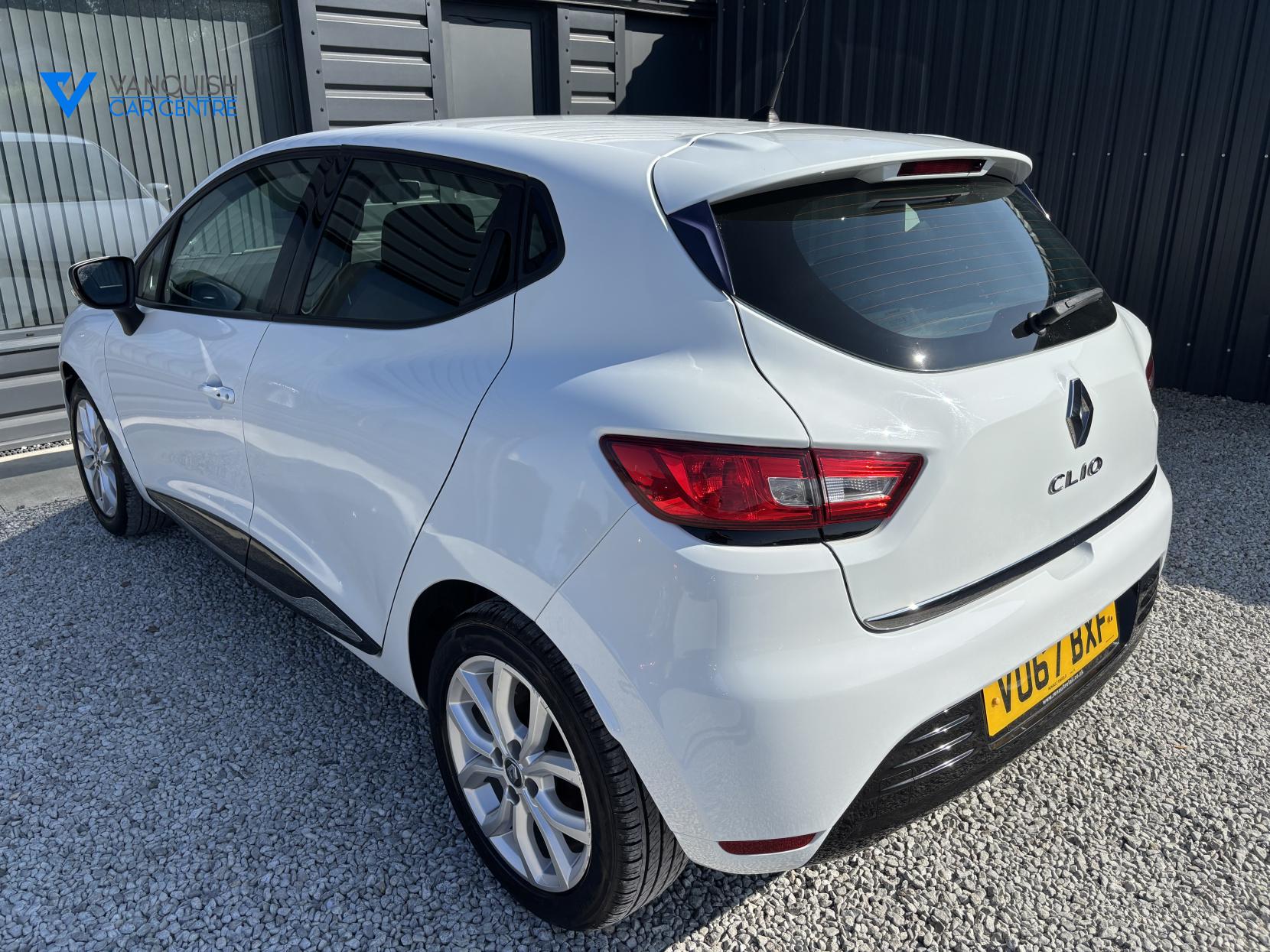 Renault Clio 1.2 16V Dynamique Nav Hatchback 5dr Petrol Manual Euro 6 (75 ps)