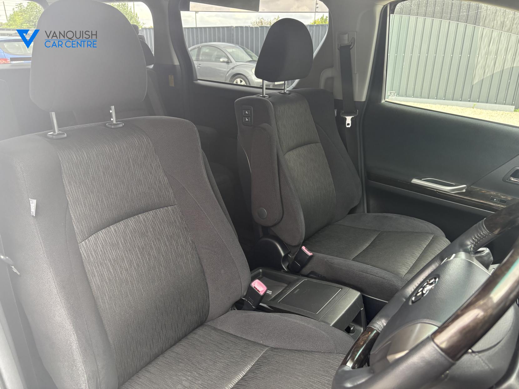 Toyota Vellfire 2400