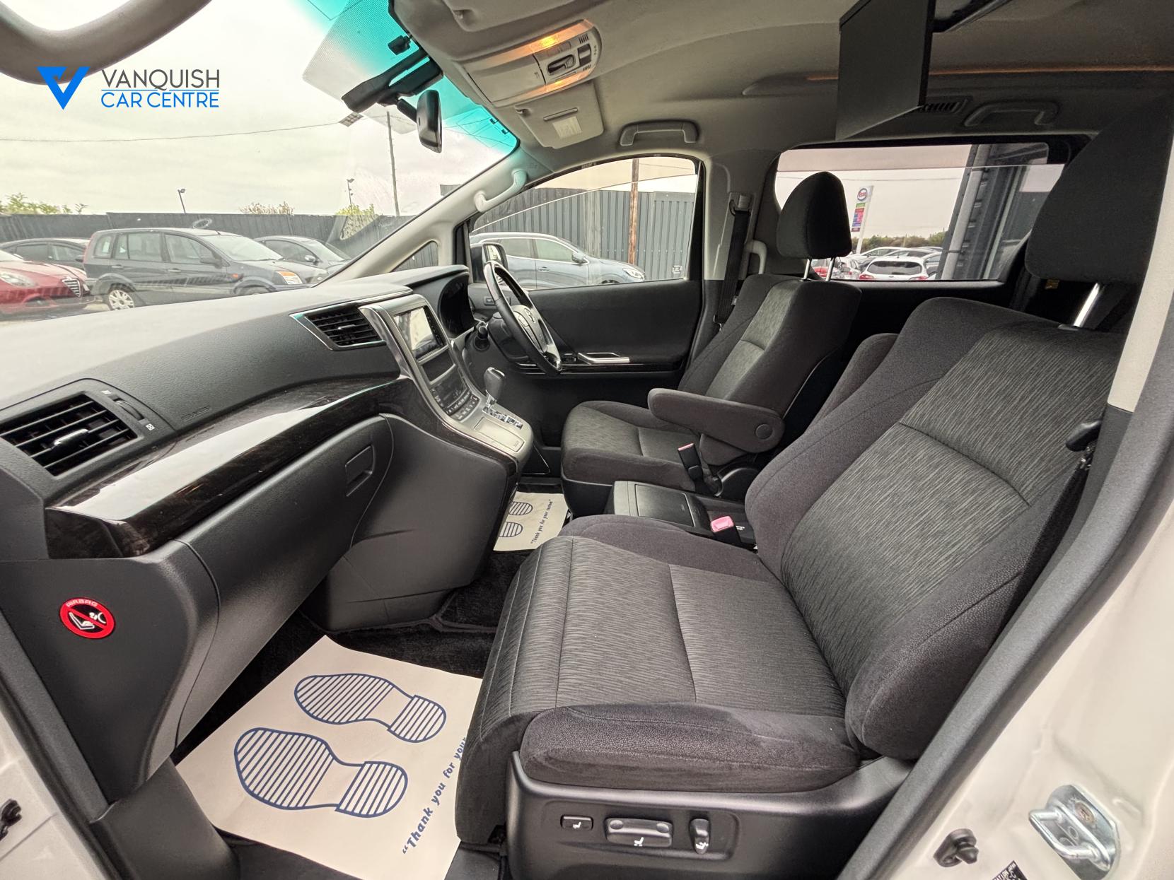 Toyota Vellfire 2400