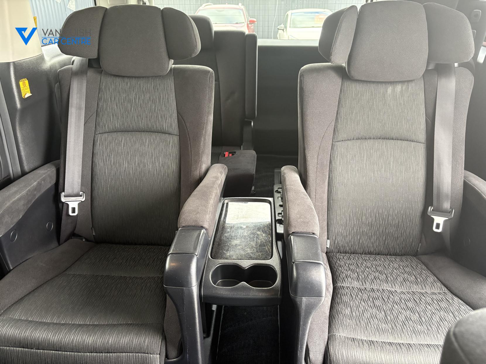 Toyota Vellfire 2400