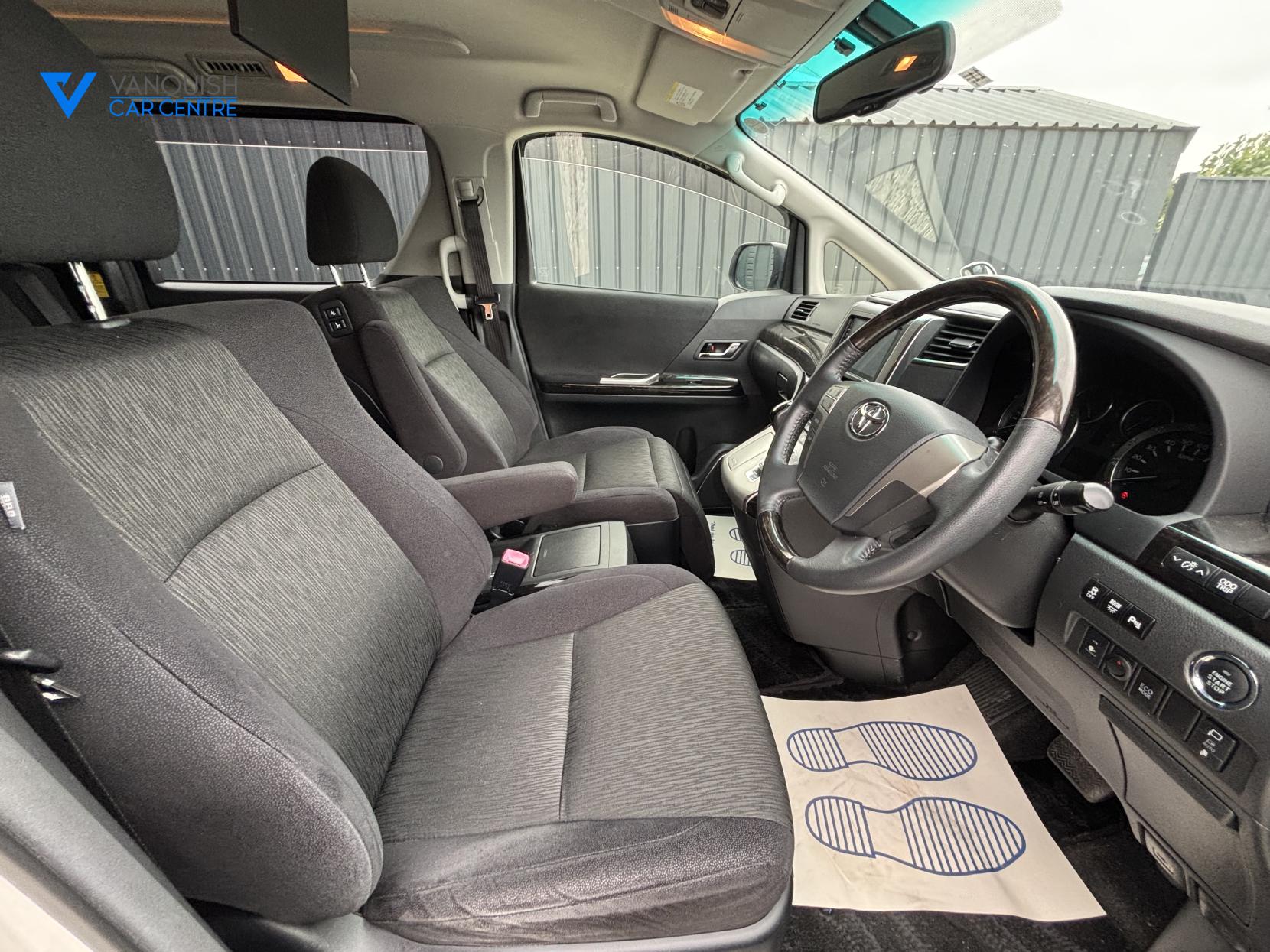 Toyota Vellfire 2400