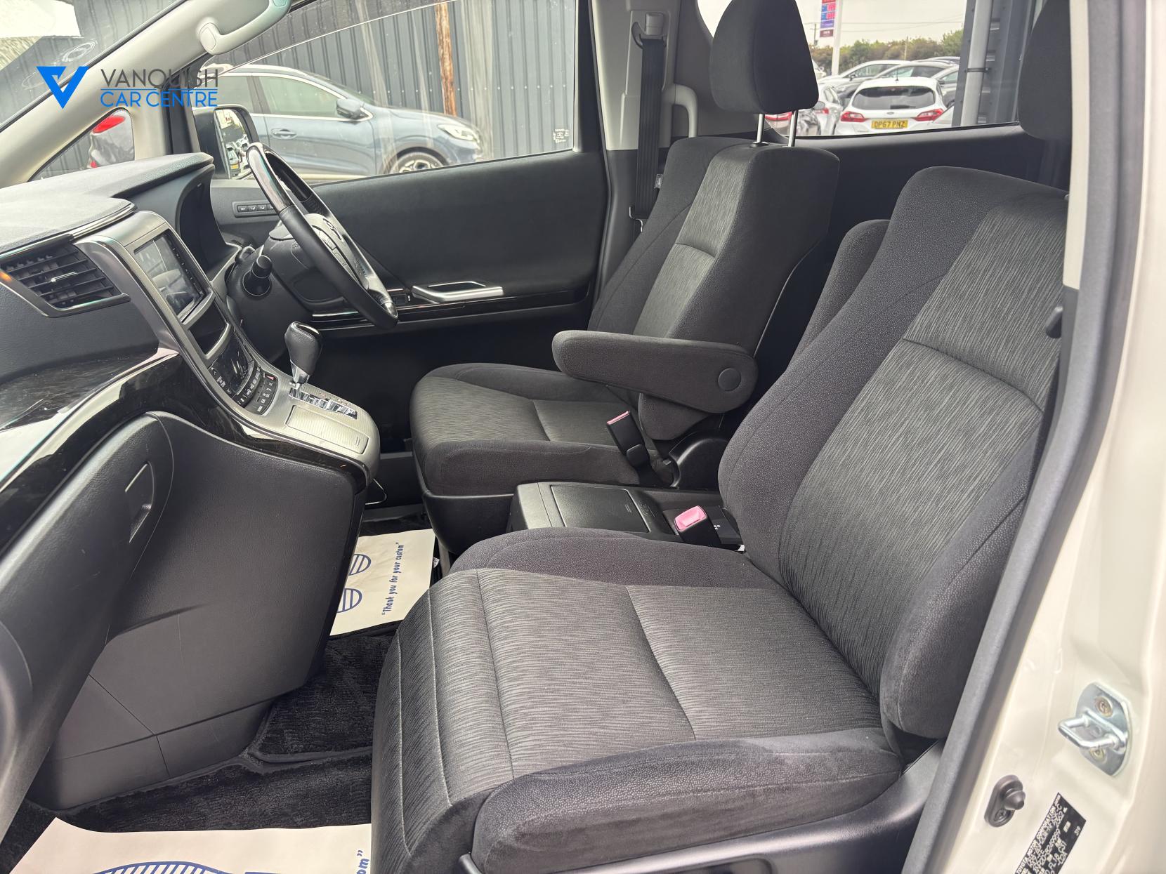 Toyota Vellfire 2400