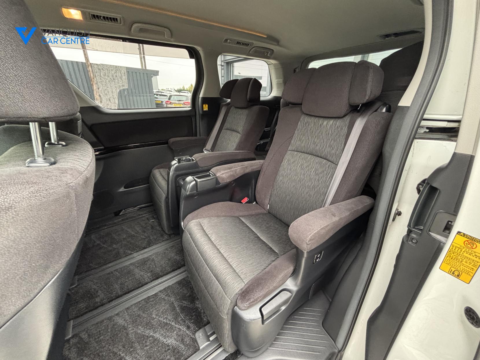 Toyota Vellfire 2400