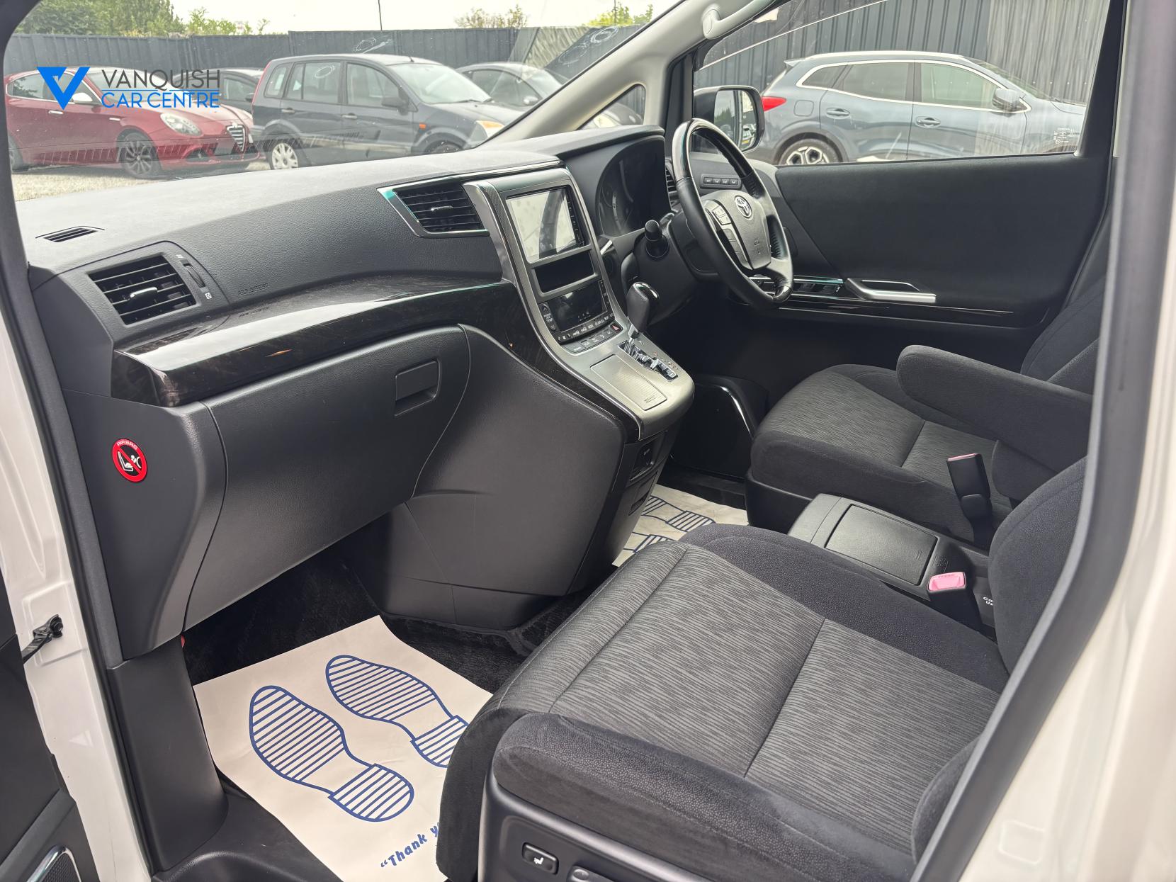 Toyota Vellfire 2400