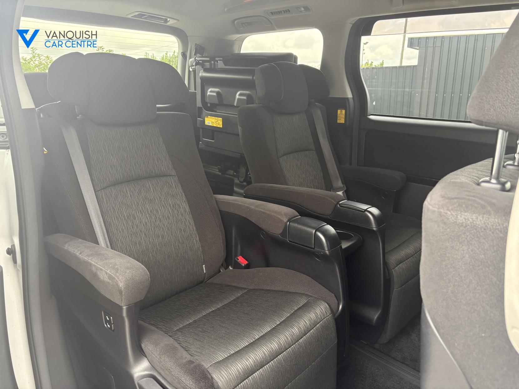 Toyota Vellfire 2400