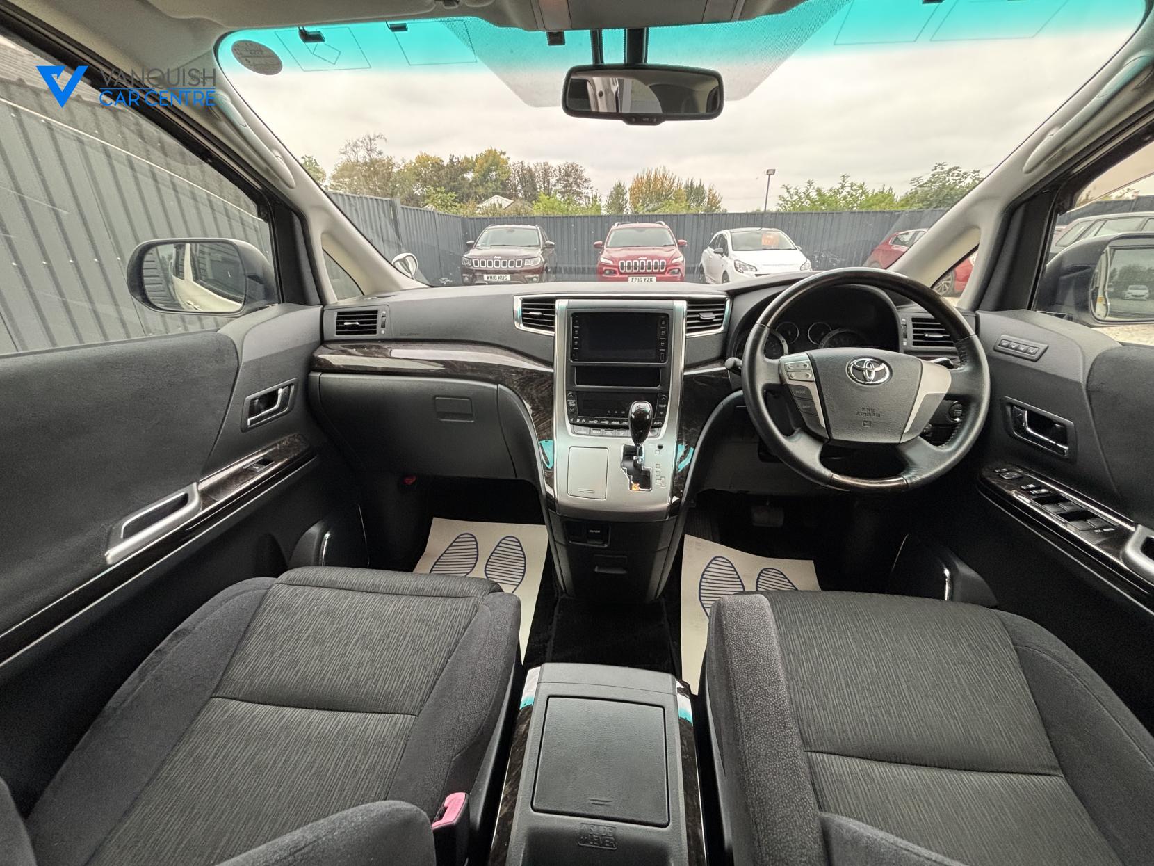 Toyota Vellfire 2400