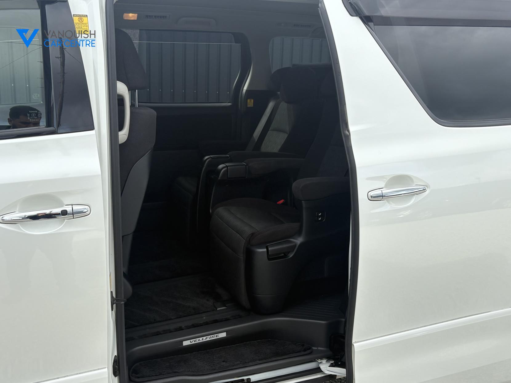 Toyota Vellfire 2400