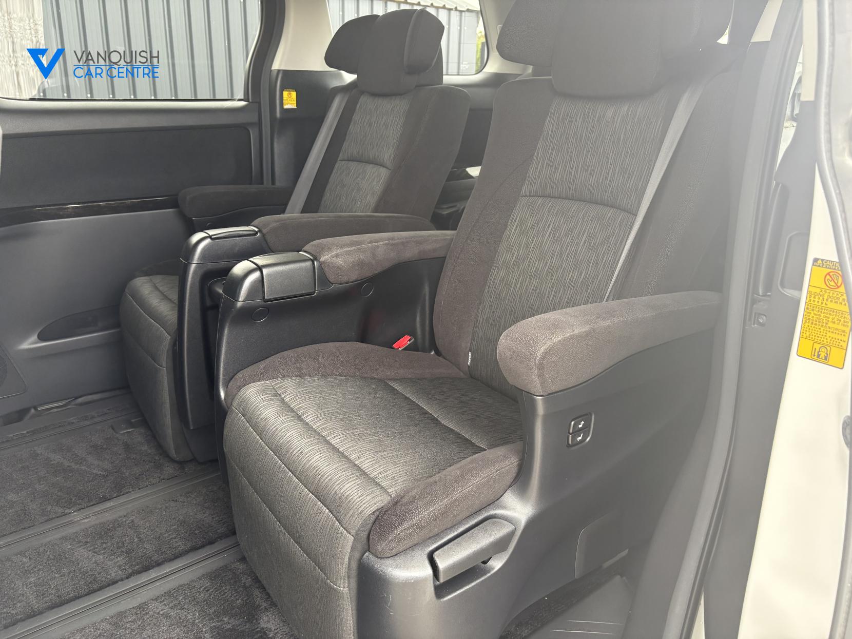 Toyota Vellfire 2400
