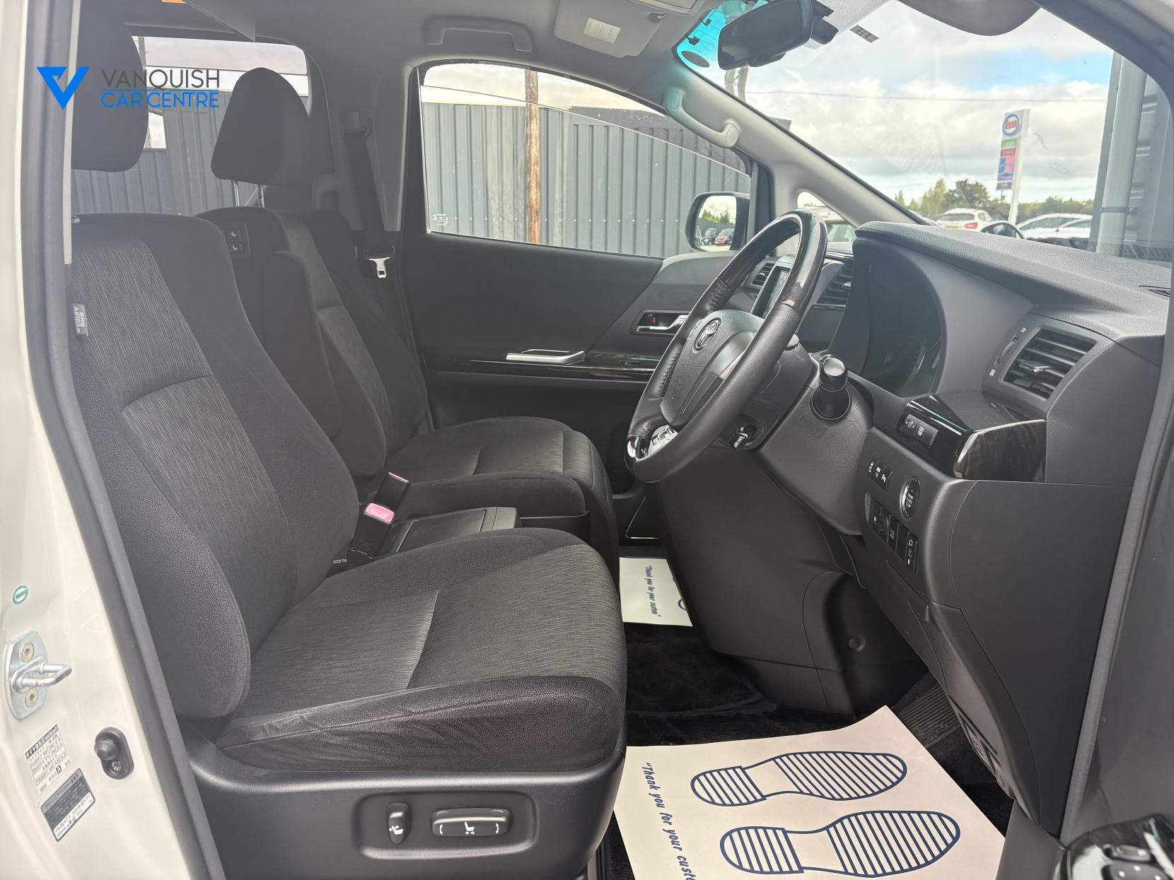 Toyota Vellfire 2400