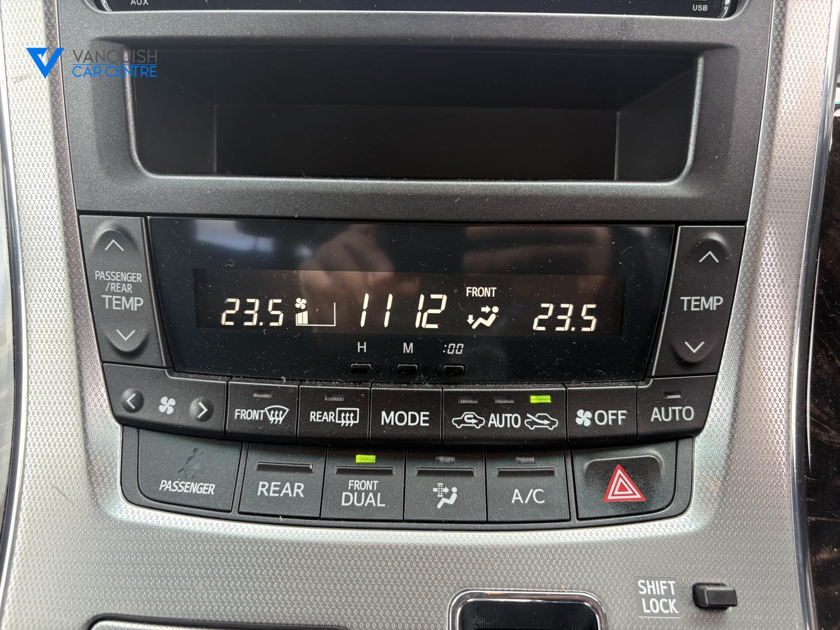 Toyota Vellfire 2400