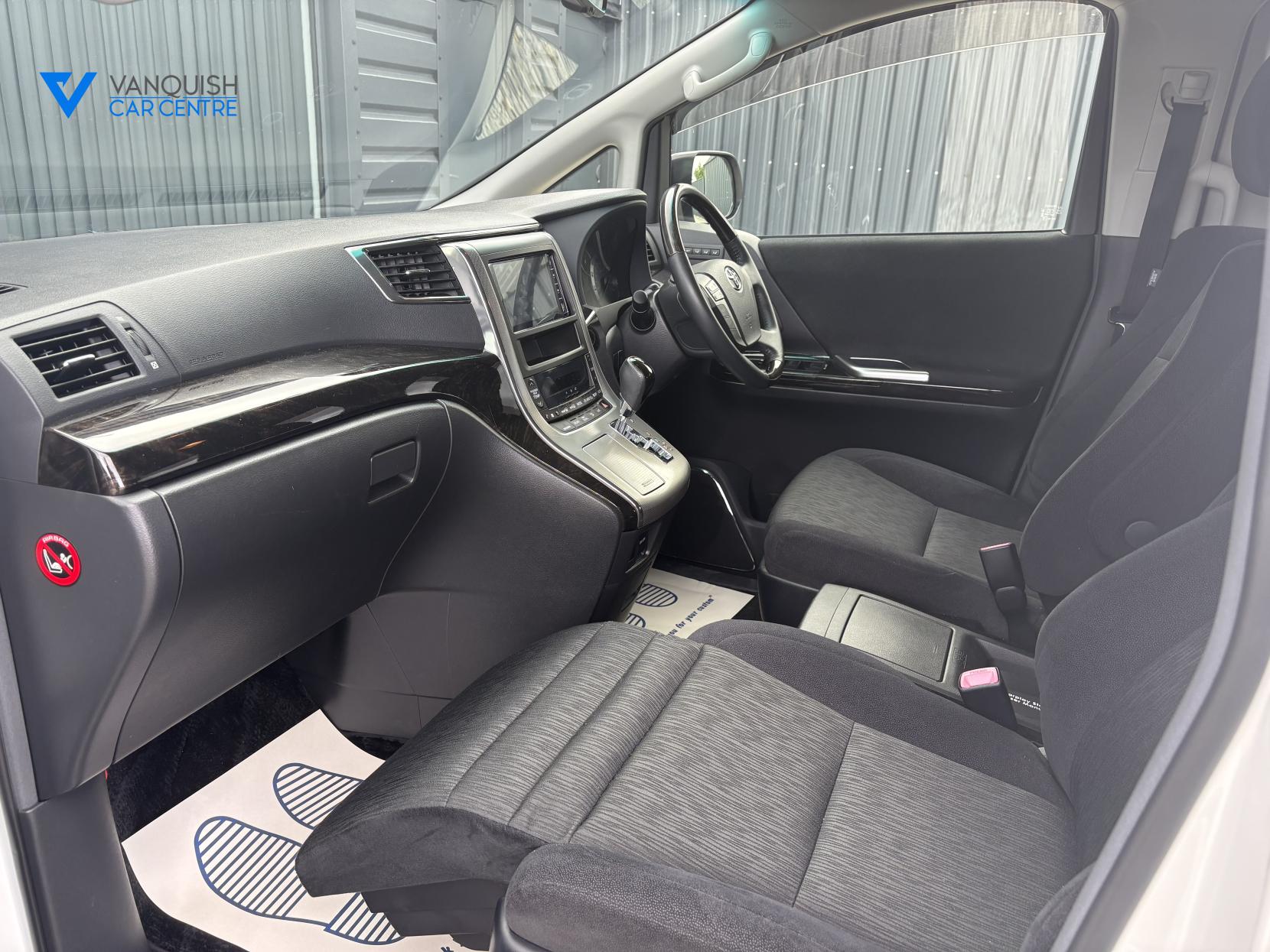 Toyota Vellfire 2400