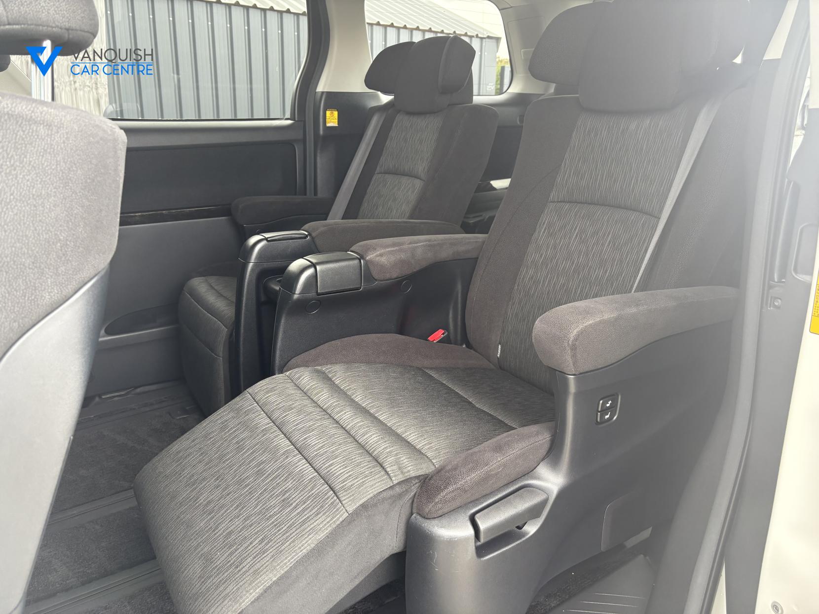 Toyota Vellfire 2400
