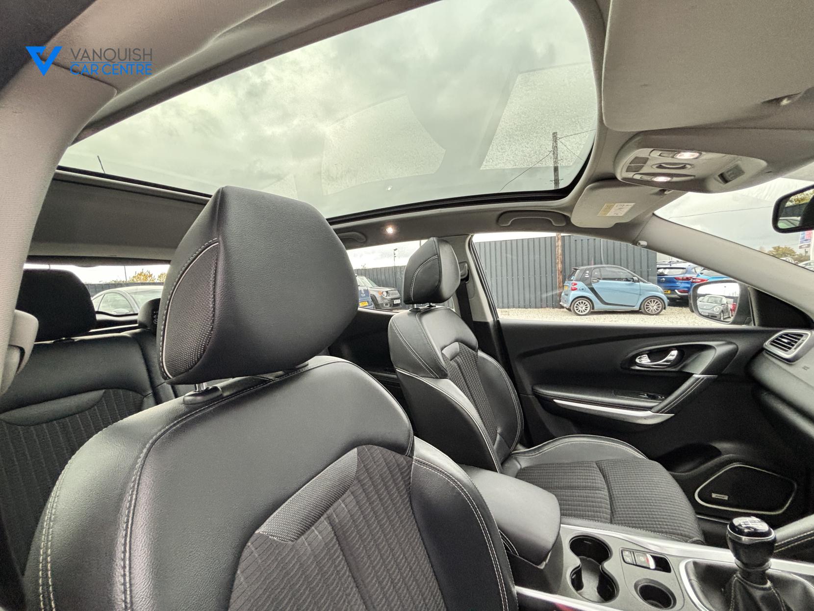 Renault Kadjar 1.2 TCe Signature Nav SUV 5dr Petrol Manual Euro 6 (s/s) (130 ps)