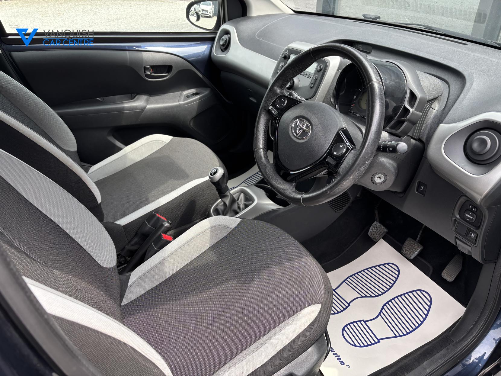 Toyota AYGO 1.0 VVT-i x-play Hatchback 5dr Petrol Manual Euro 5 Euro 5 (68 ps)