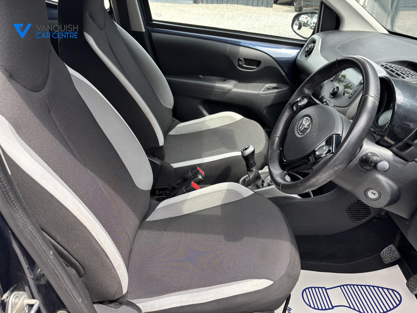 Toyota AYGO 1.0 VVT-i x-play Hatchback 5dr Petrol Manual Euro 5 Euro 5 (68 ps)