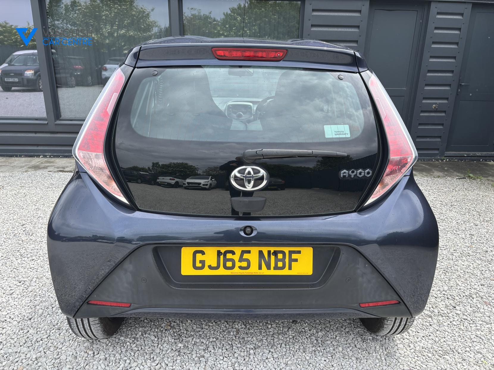Toyota AYGO 1.0 VVT-i x-play Hatchback 5dr Petrol Manual Euro 5 Euro 5 (68 ps)
