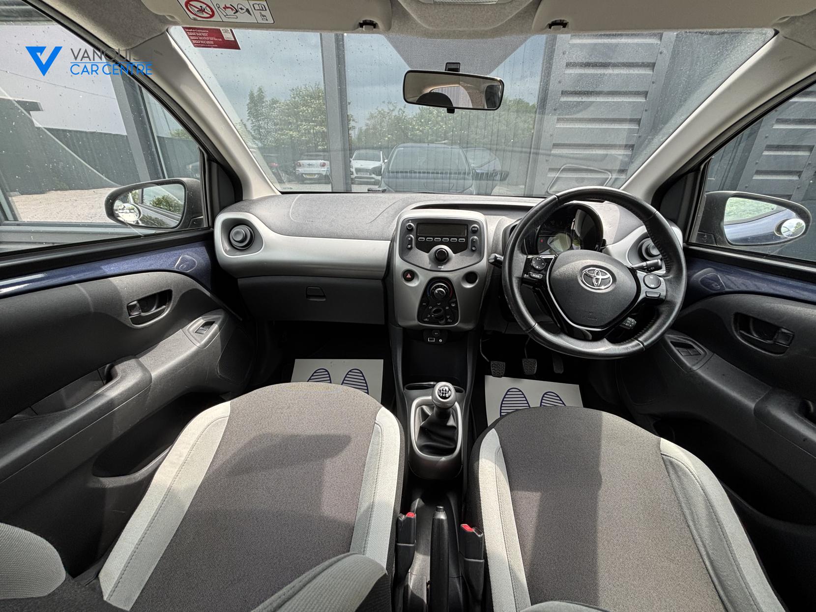 Toyota AYGO 1.0 VVT-i x-play Hatchback 5dr Petrol Manual Euro 5 Euro 5 (68 ps)