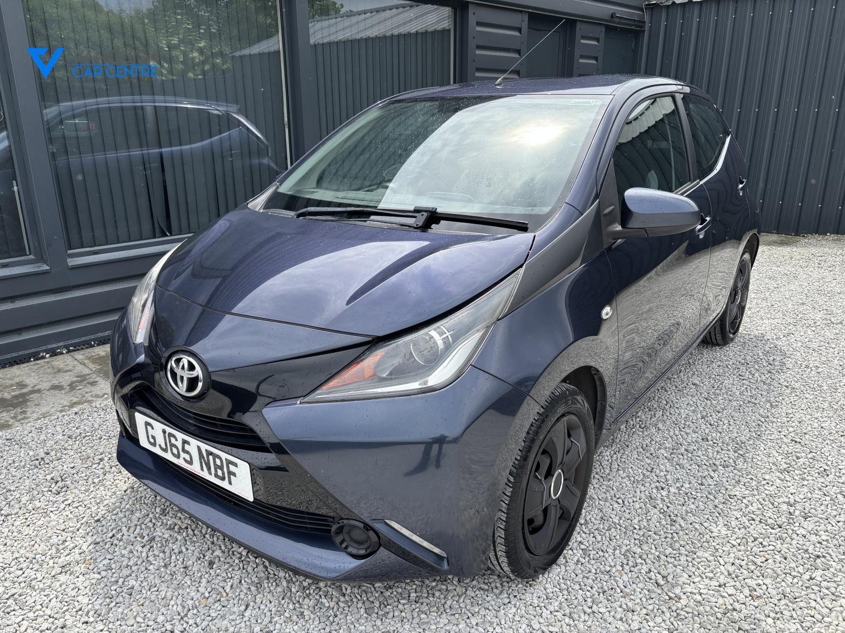 Toyota AYGO 1.0 VVT-i x-play Hatchback 5dr Petrol Manual Euro 5 Euro 5 (68 ps)