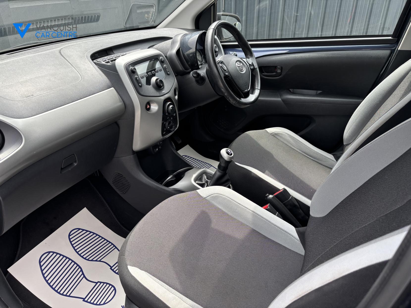 Toyota AYGO 1.0 VVT-i x-play Hatchback 5dr Petrol Manual Euro 5 Euro 5 (68 ps)