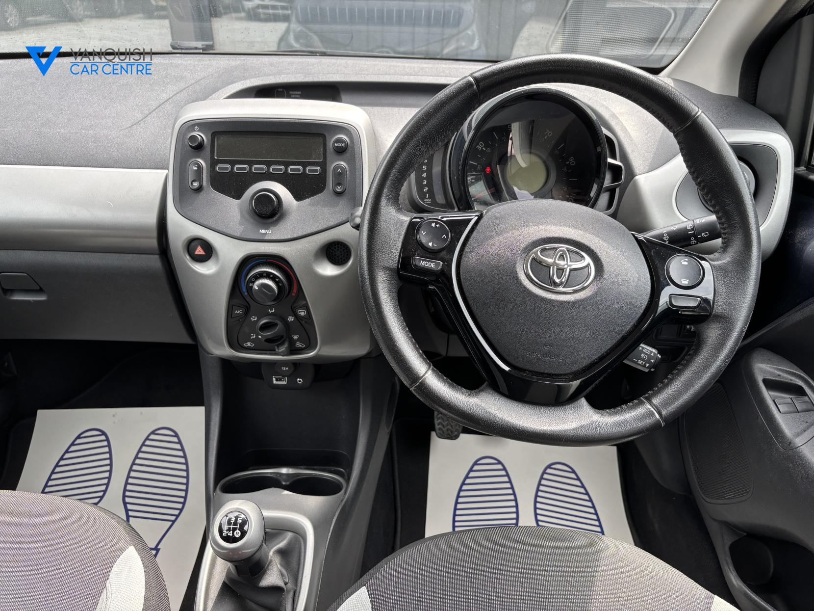 Toyota AYGO 1.0 VVT-i x-play Hatchback 5dr Petrol Manual Euro 5 Euro 5 (68 ps)