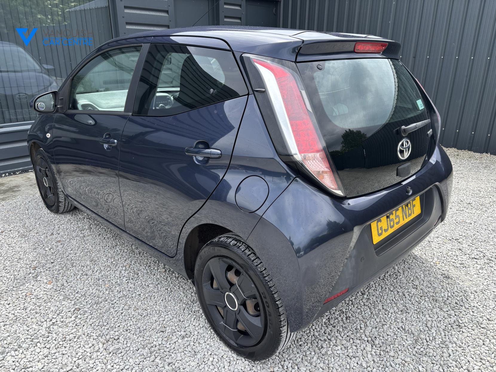 Toyota AYGO 1.0 VVT-i x-play Hatchback 5dr Petrol Manual Euro 5 Euro 5 (68 ps)