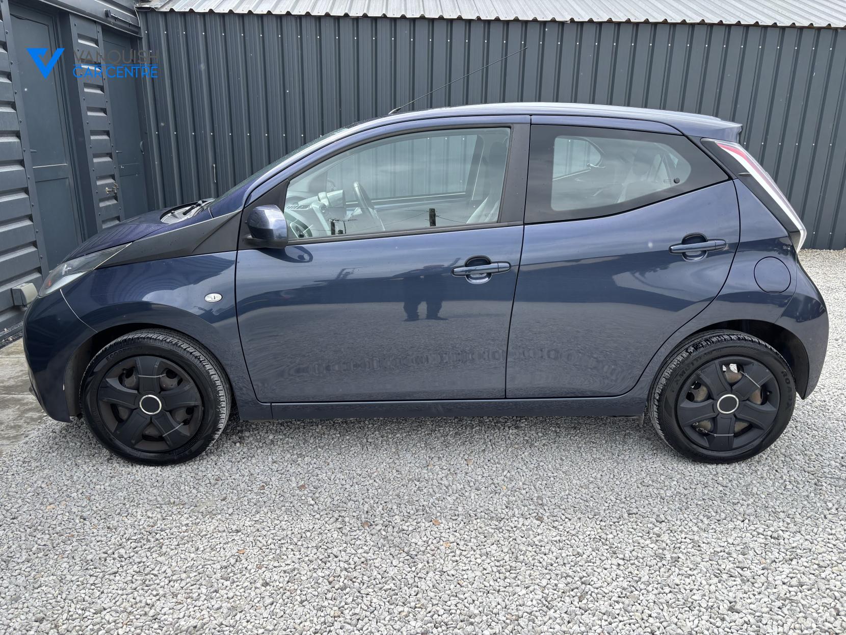 Toyota AYGO 1.0 VVT-i x-play Hatchback 5dr Petrol Manual Euro 5 Euro 5 (68 ps)