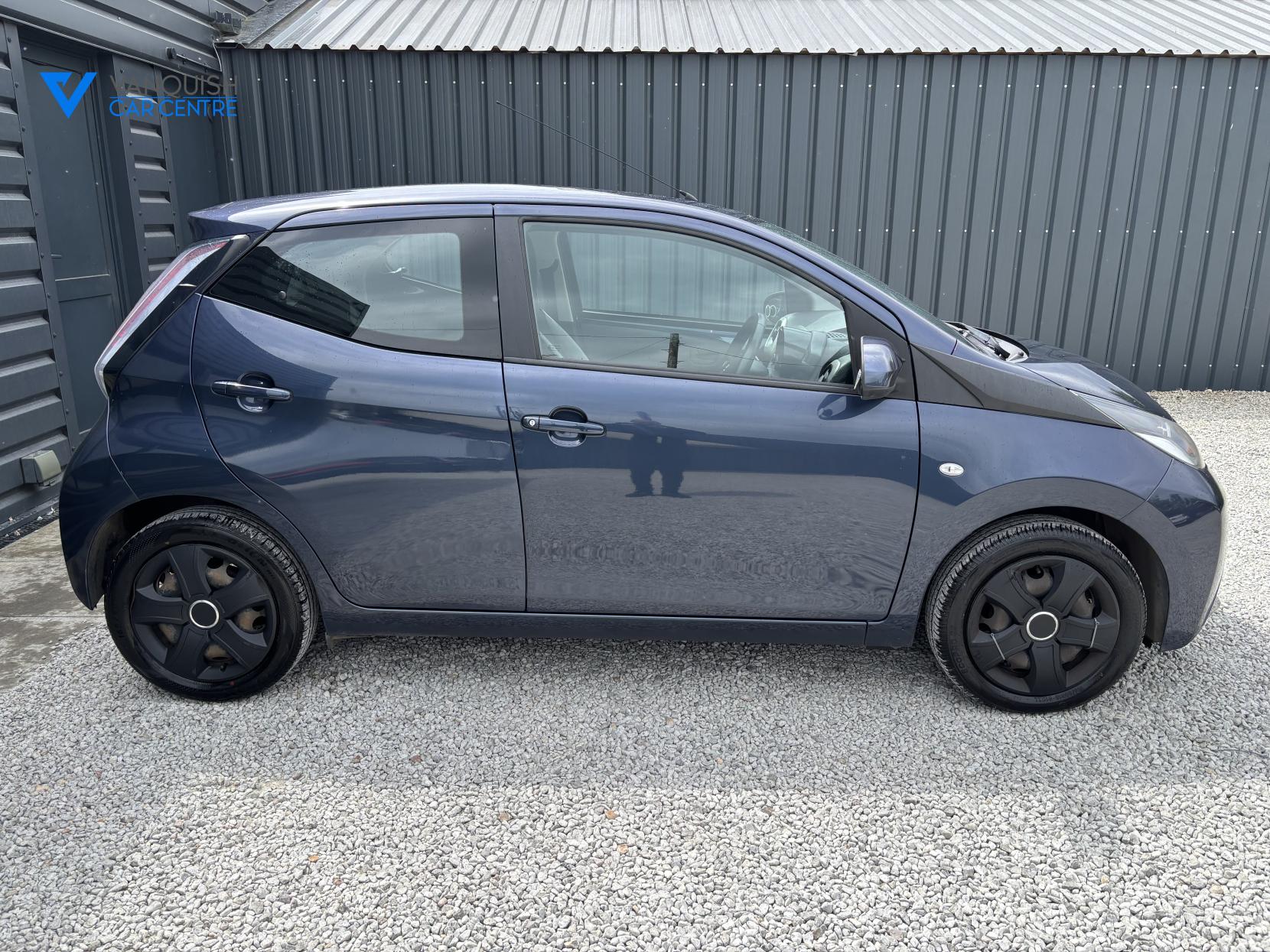 Toyota AYGO 1.0 VVT-i x-play Hatchback 5dr Petrol Manual Euro 5 Euro 5 (68 ps)