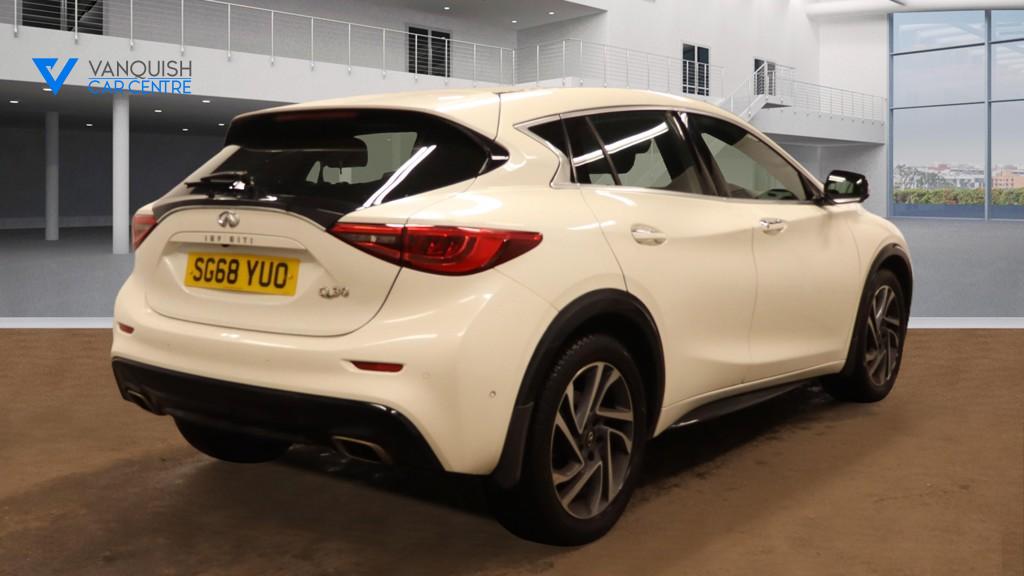 Infiniti Q30 1.5d Luxe Tech Hatchback 5dr Diesel DCT Euro 6 (s/s) (109 ps)