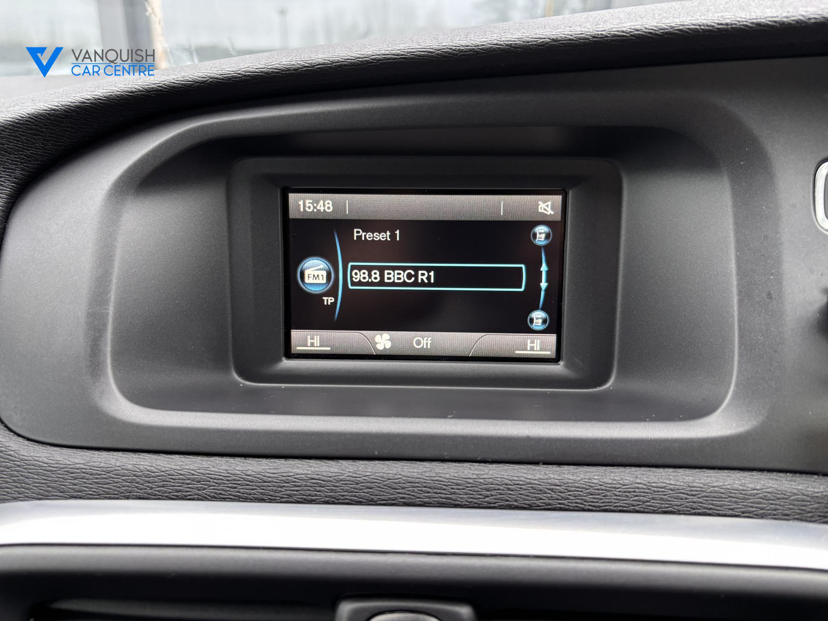 Volvo V40 Cross Country 2.0 D2 Lux Hatchback 5dr Diesel Manual Euro 6 (s/s) (120 ps)