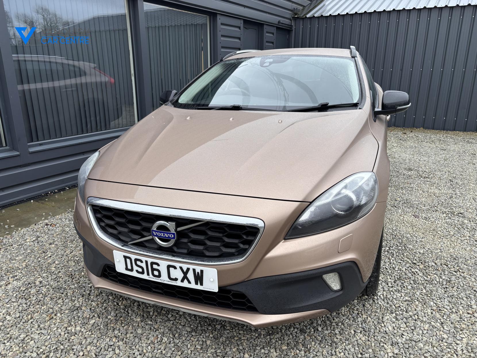 Volvo V40 Cross Country 2.0 D2 Lux Hatchback 5dr Diesel Manual Euro 6 (s/s) (120 ps)