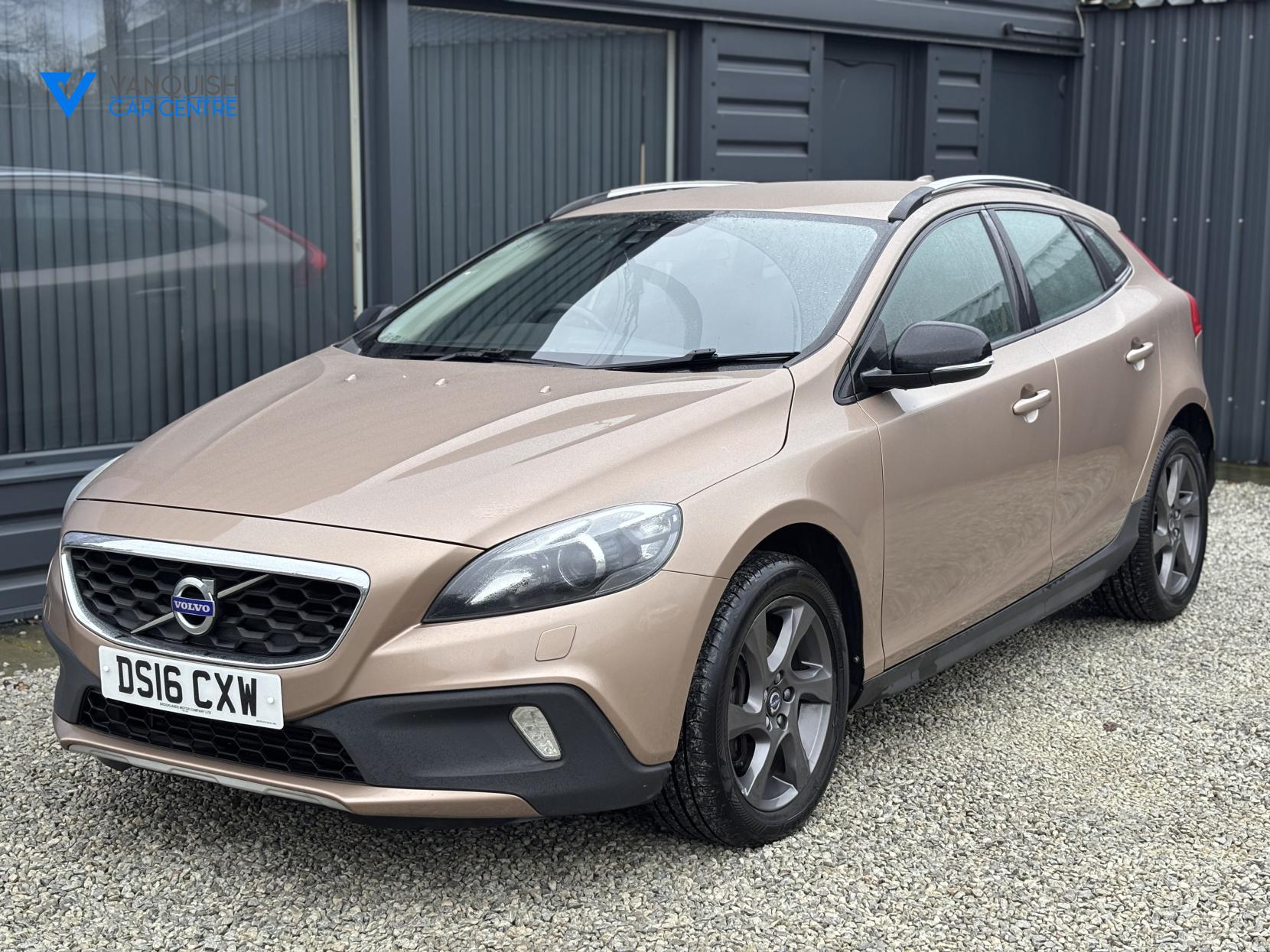 Volvo V40 Cross Country 2.0 D2 Lux Hatchback 5dr Diesel Manual Euro 6 (s/s) (120 ps)