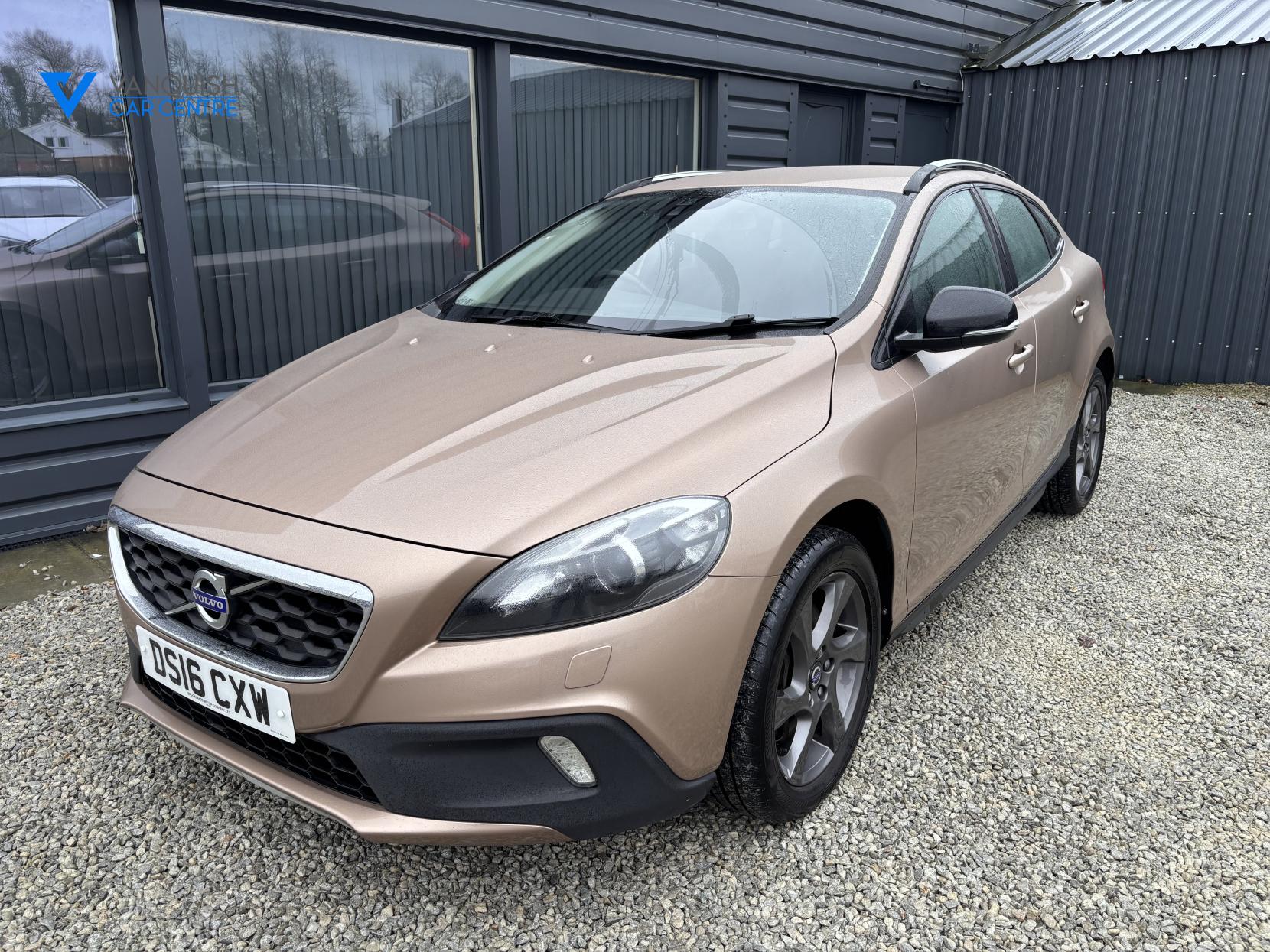 Volvo V40 Cross Country 2.0 D2 Lux Hatchback 5dr Diesel Manual Euro 6 (s/s) (120 ps)