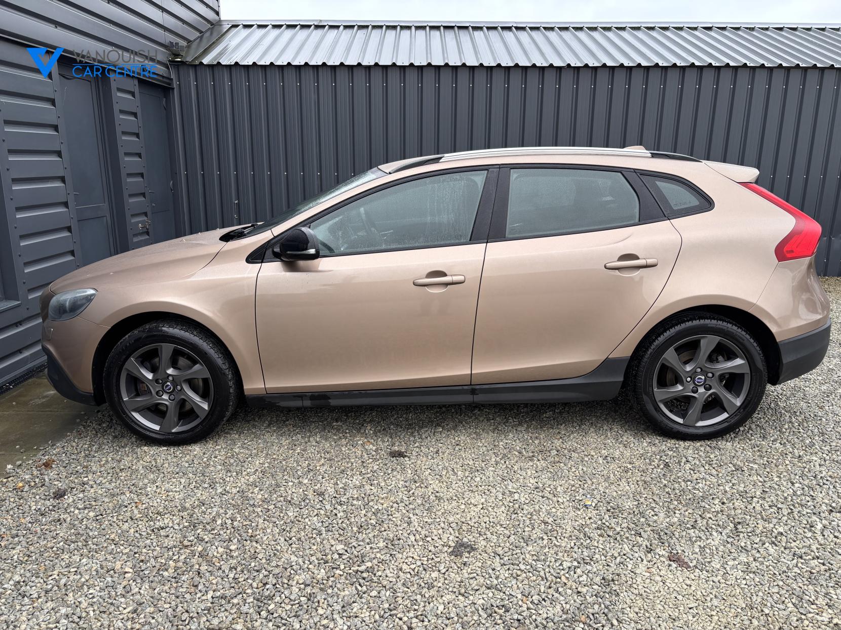 Volvo V40 Cross Country 2.0 D2 Lux Hatchback 5dr Diesel Manual Euro 6 (s/s) (120 ps)
