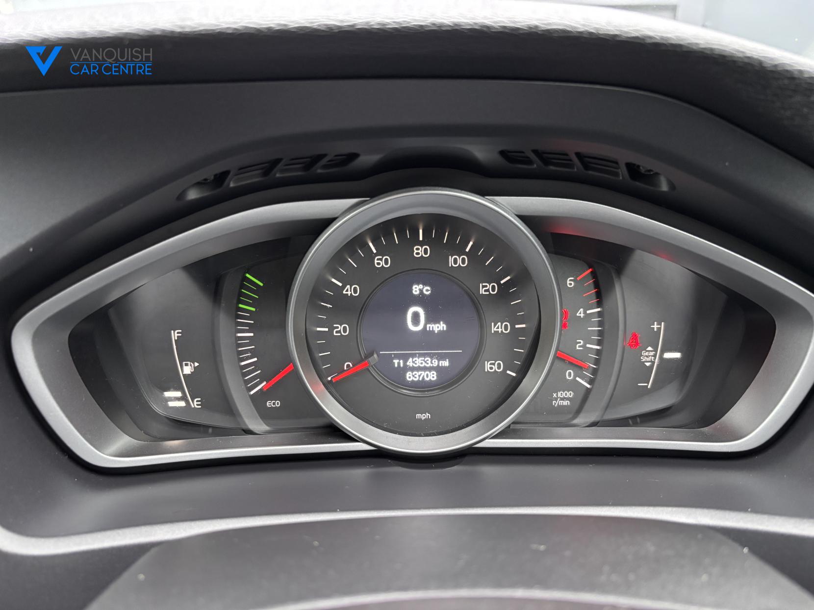 Volvo V40 Cross Country 2.0 D2 Lux Hatchback 5dr Diesel Manual Euro 6 (s/s) (120 ps)