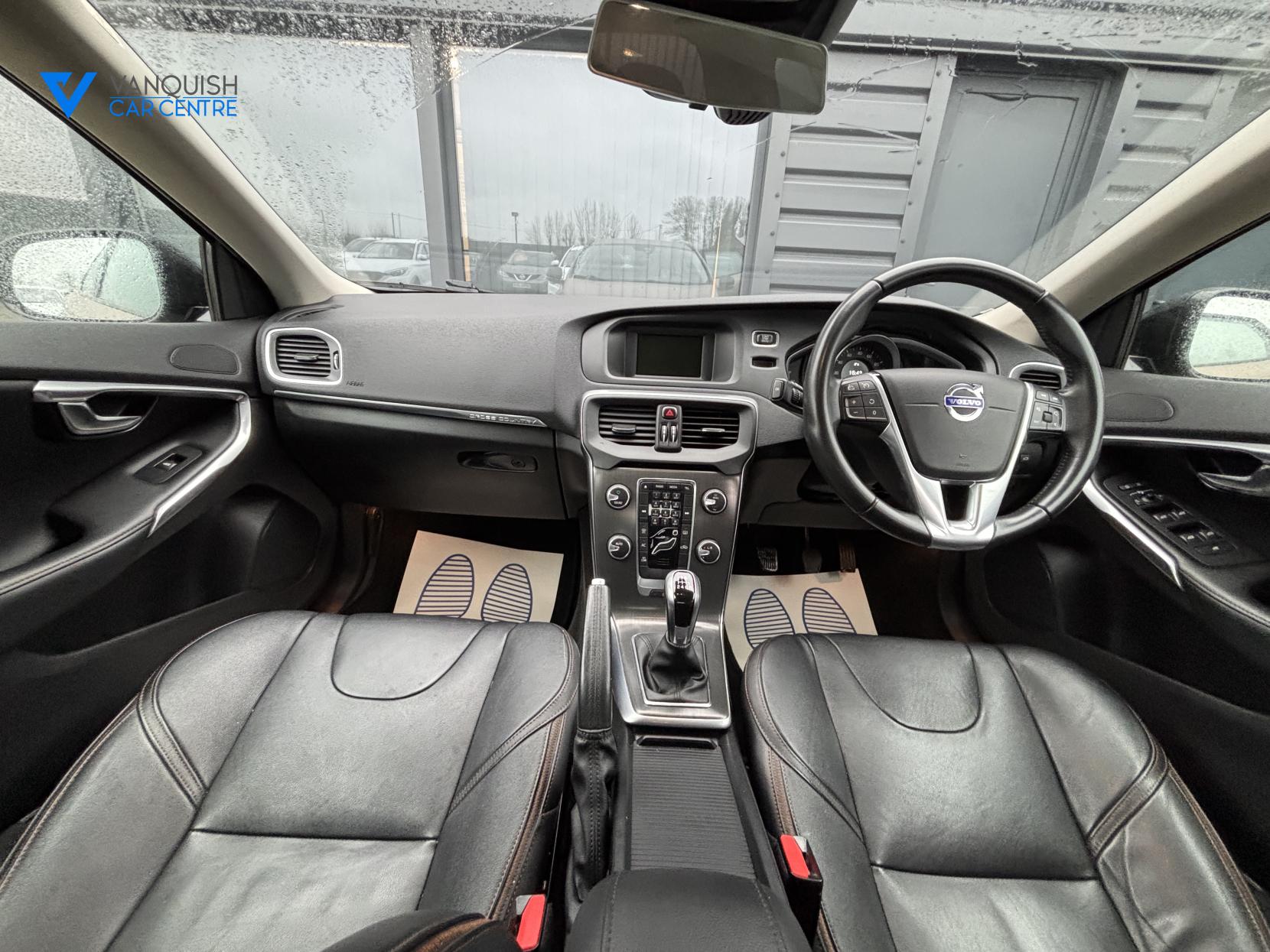 Volvo V40 Cross Country 2.0 D2 Lux Hatchback 5dr Diesel Manual Euro 6 (s/s) (120 ps)