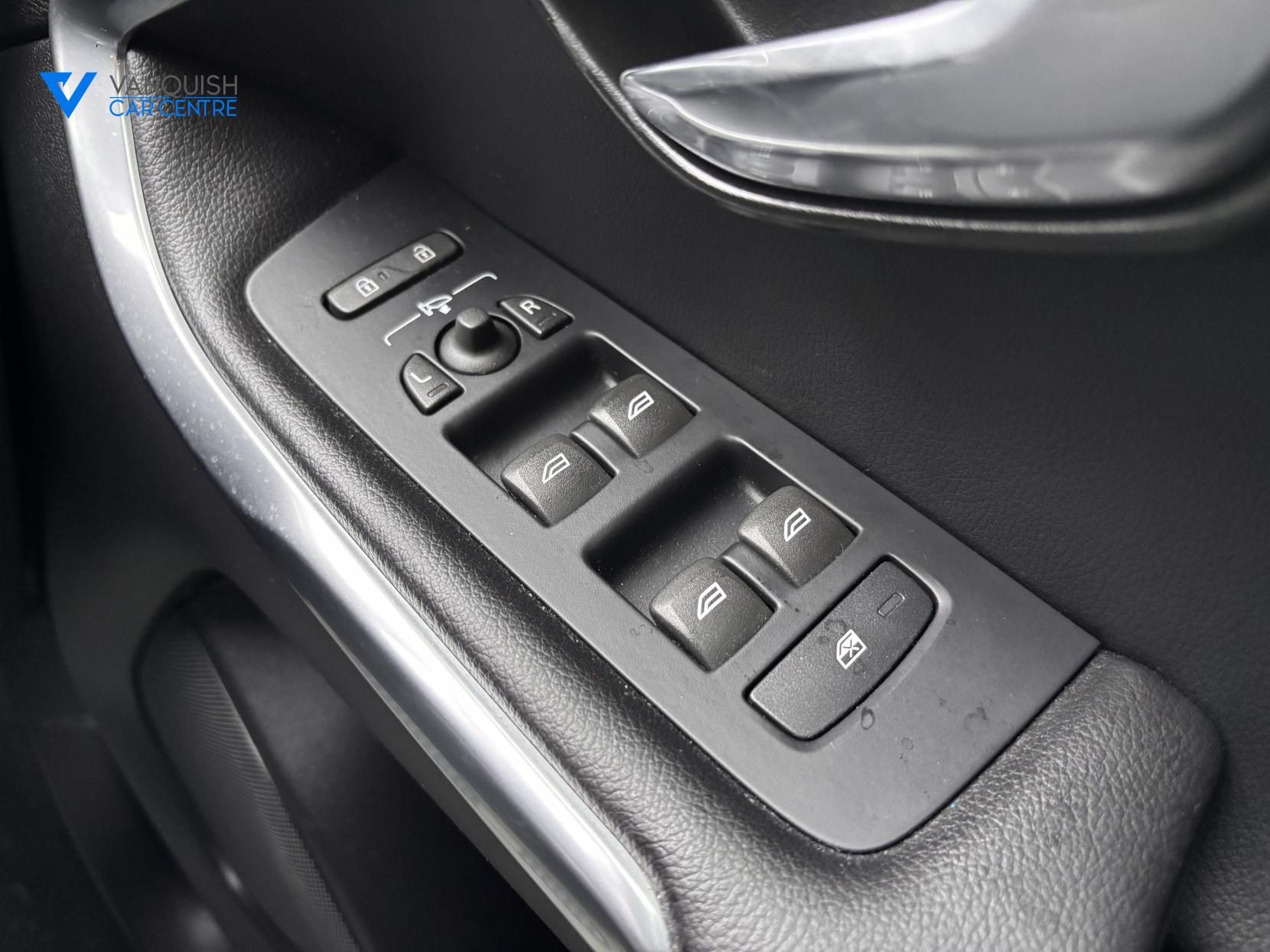 Volvo V40 Cross Country 2.0 D2 Lux Hatchback 5dr Diesel Manual Euro 6 (s/s) (120 ps)