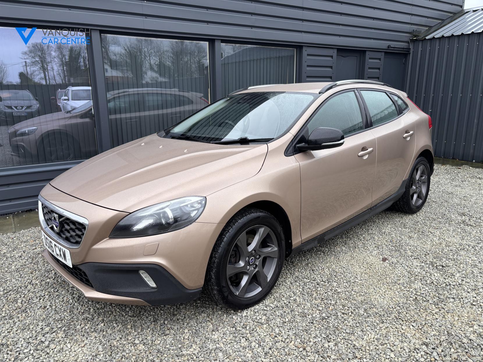 Volvo V40 Cross Country 2.0 D2 Lux Hatchback 5dr Diesel Manual Euro 6 (s/s) (120 ps)