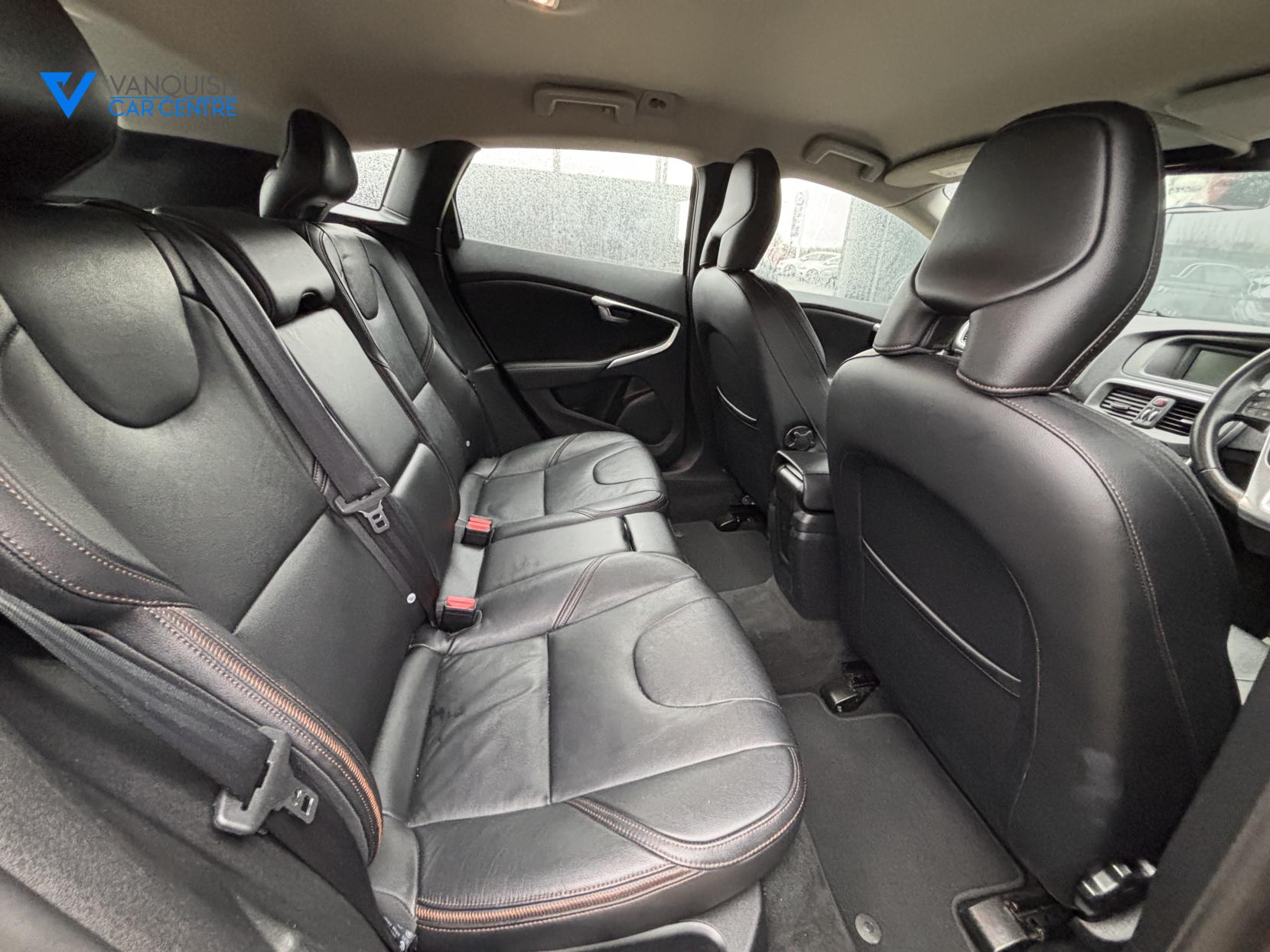 Volvo V40 Cross Country 2.0 D2 Lux Hatchback 5dr Diesel Manual Euro 6 (s/s) (120 ps)