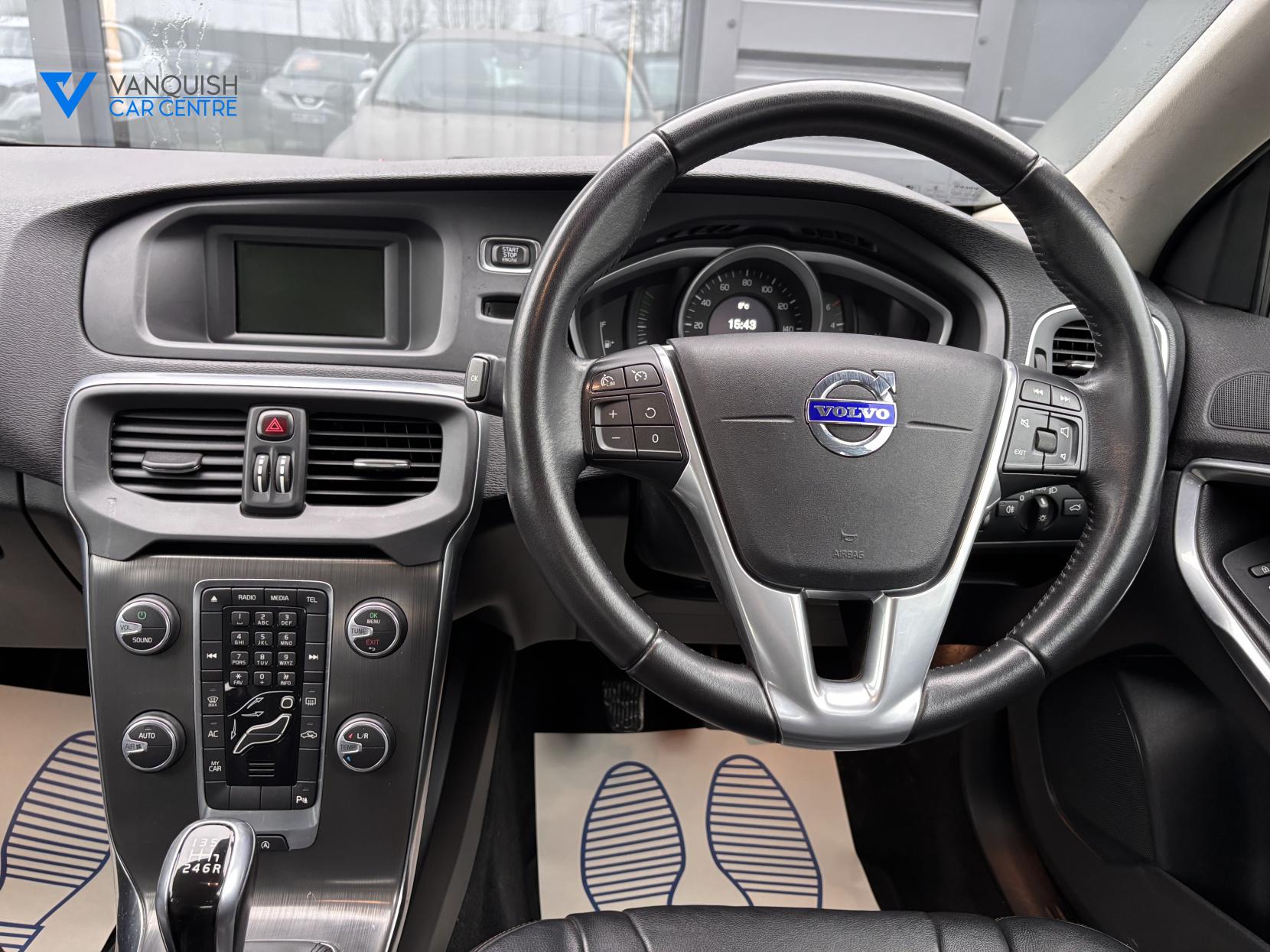 Volvo V40 Cross Country 2.0 D2 Lux Hatchback 5dr Diesel Manual Euro 6 (s/s) (120 ps)